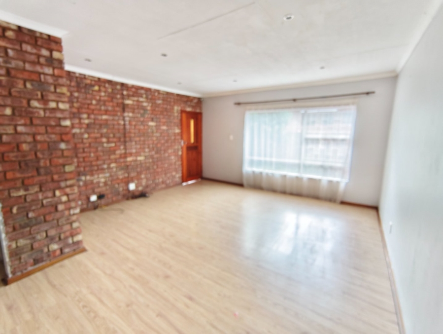 2 Bedroom Property for Sale in Langenhovenpark Free State